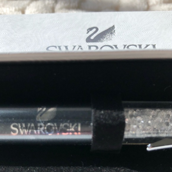 NWT. Swarvoski Crystal filled quality ballpoint pen. replaceable ink cartridge. - Picture 2 of 8